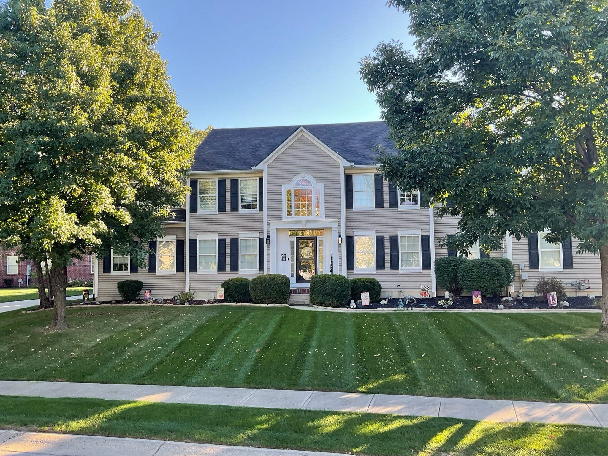 Project Impressive Lawn Makeover with Precision Mowing and Edge Care image